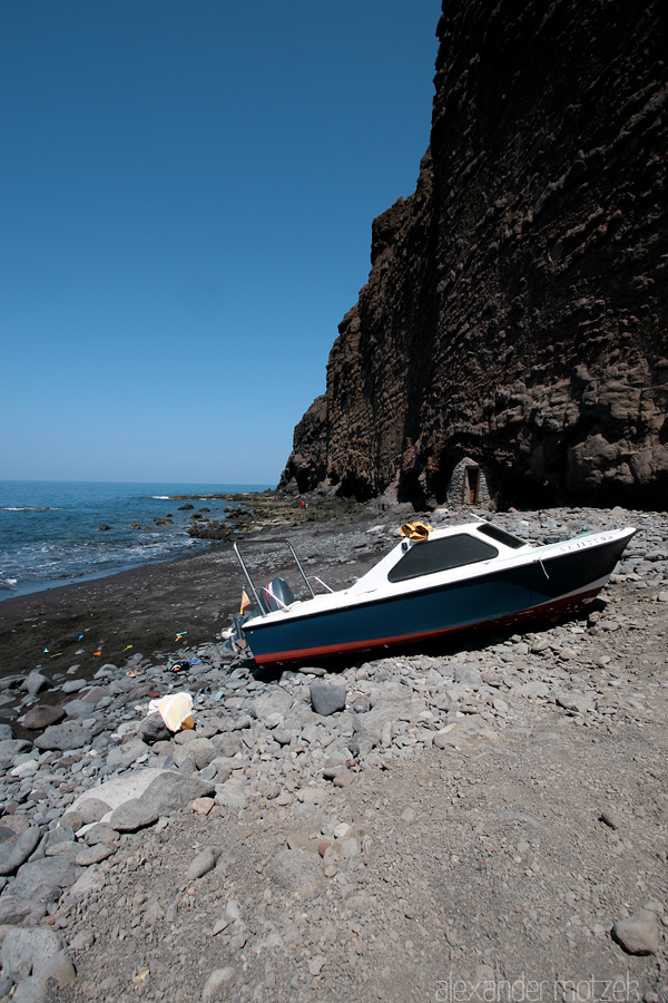 Foto von Gran Canaria Verlassenes Boot am Strand
